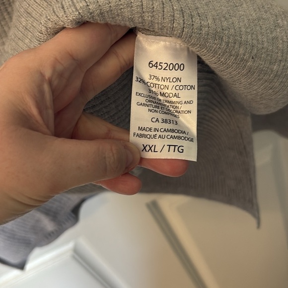 ELLE V Neck Sweater - Picture 2 of 2